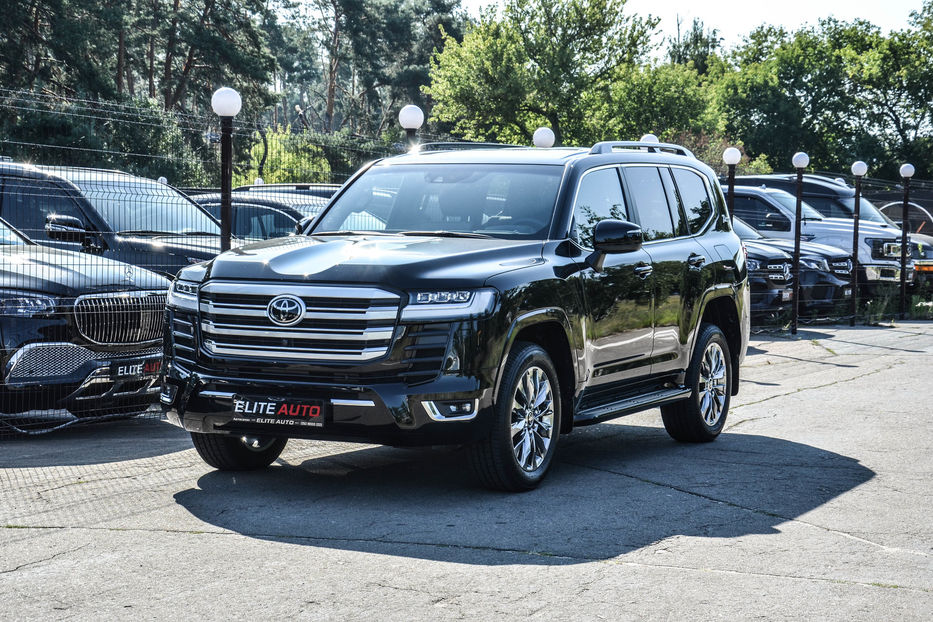 Продам Toyota Land Cruiser 300 2021 года в Киеве