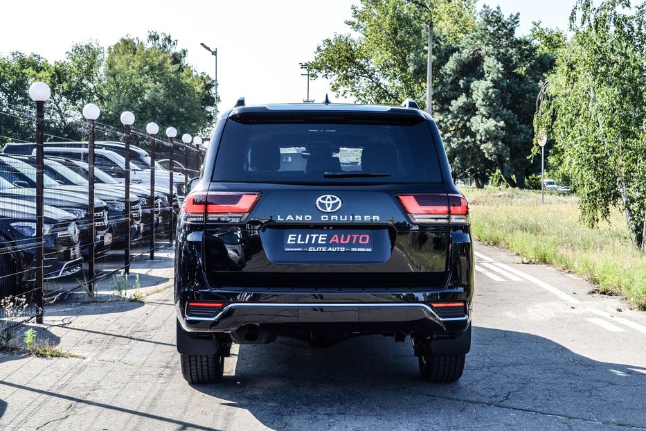 Продам Toyota Land Cruiser 300 2021 года в Киеве