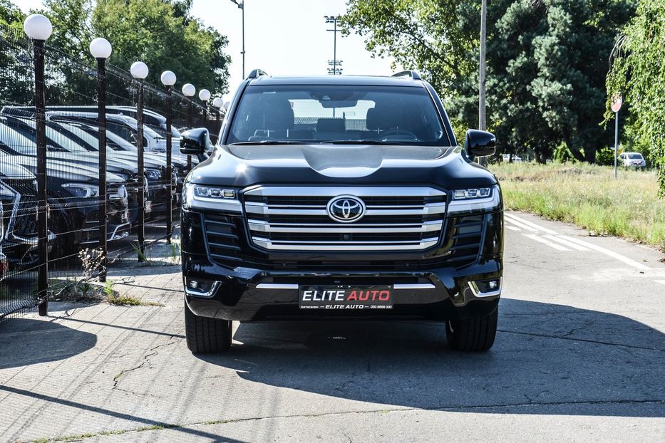 Продам Toyota Land Cruiser 300 2021 года в Киеве