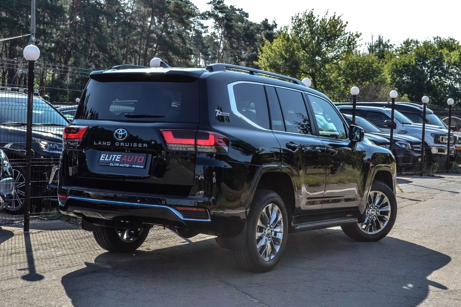 Продам Toyota Land Cruiser 300 2021 года в Киеве