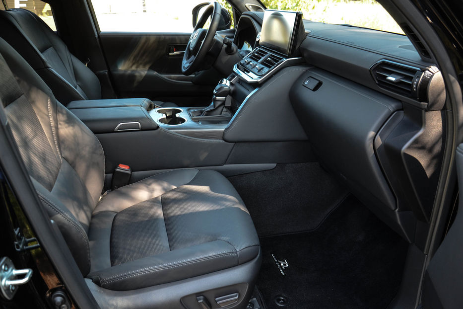 Продам Toyota Land Cruiser 300 2021 года в Киеве