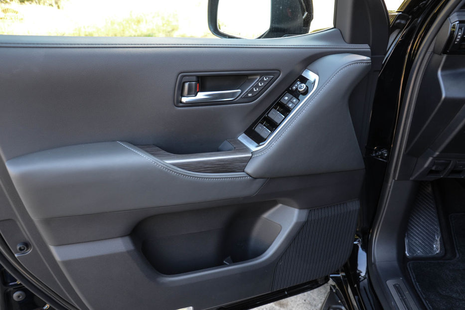 Продам Toyota Land Cruiser 300 2021 года в Киеве