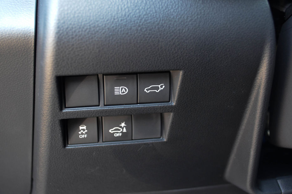 Продам Toyota Land Cruiser 300 2021 года в Киеве