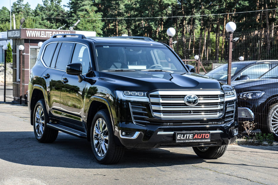 Продам Toyota Land Cruiser 300 2021 года в Киеве