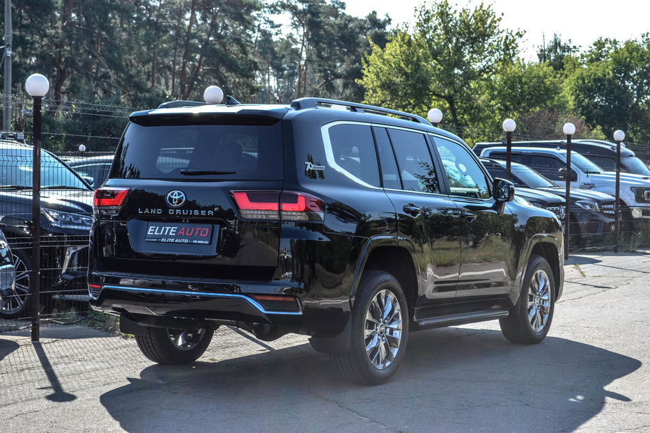 Продам Toyota Land Cruiser 300 2021 года в Киеве
