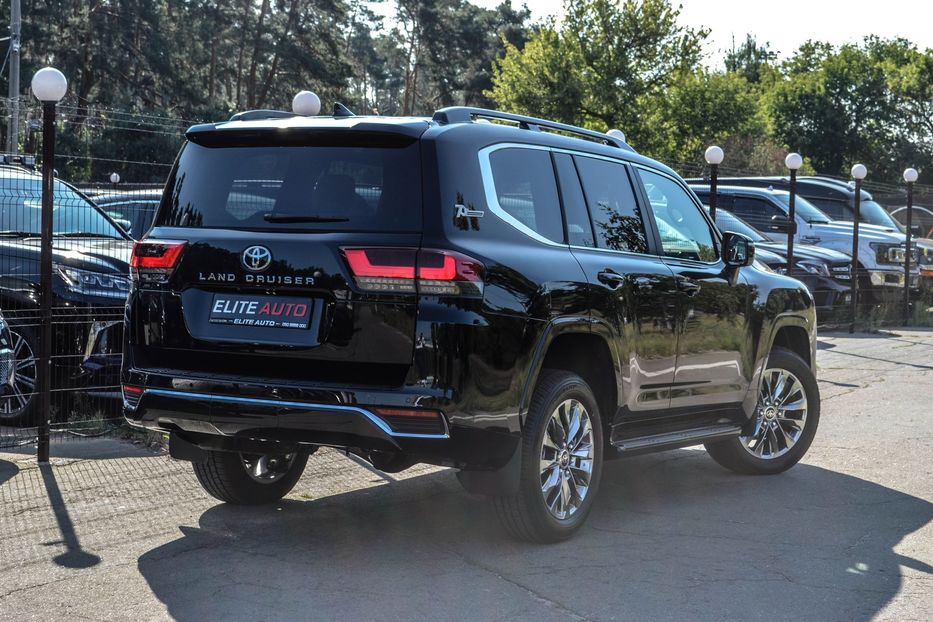 Продам Toyota Land Cruiser 300 2021 года в Киеве