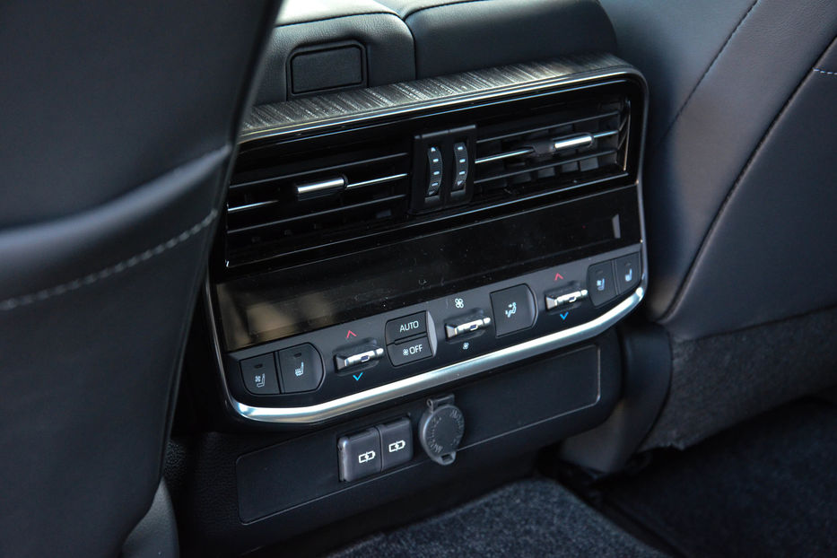 Продам Toyota Land Cruiser 300 2021 года в Киеве