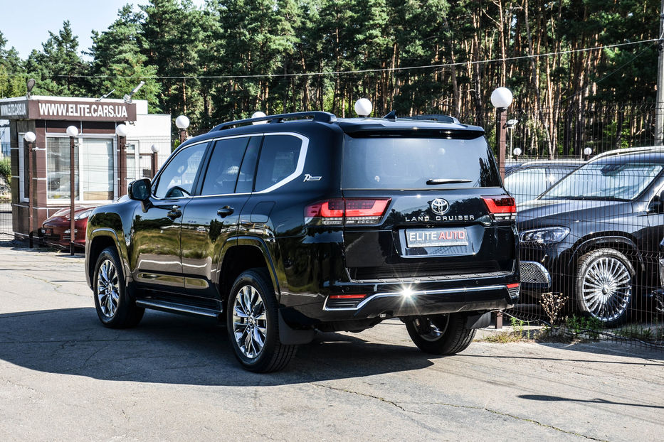 Продам Toyota Land Cruiser 300 2021 года в Киеве