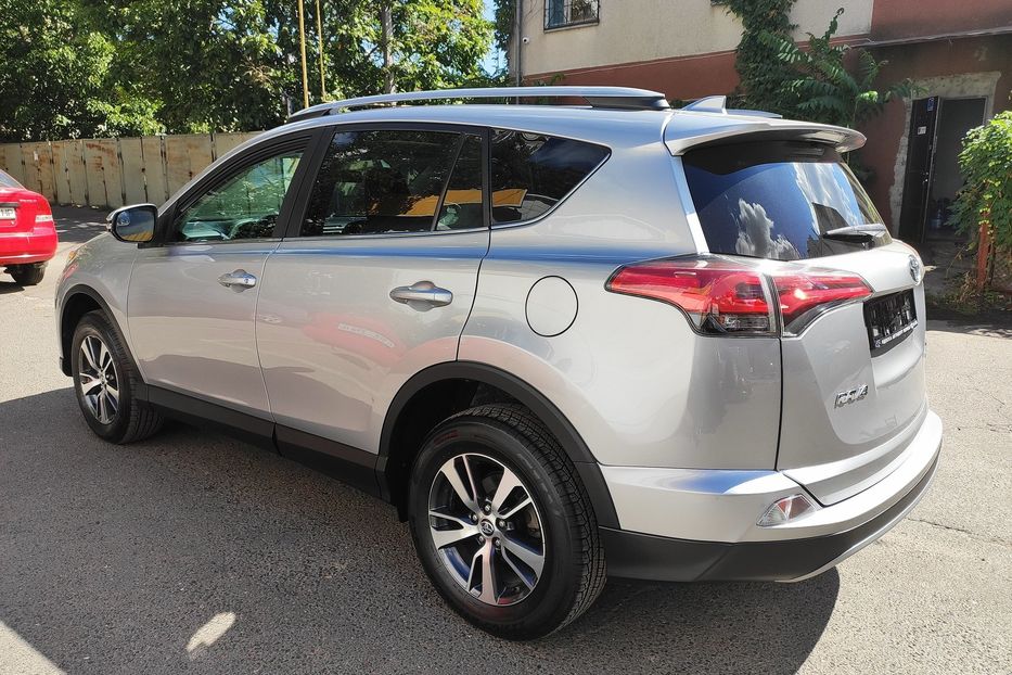 Продам Toyota Rav 4 XLE 2017 года в Одессе