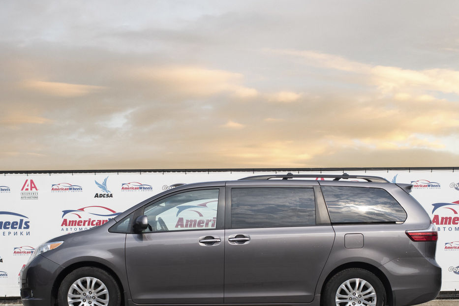 Продам Toyota Sienna EXL 2015 года в Черновцах