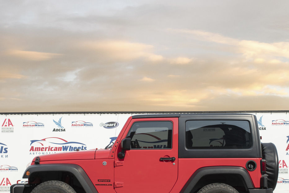 Продам Jeep Wrangler S 2015 года в Черновцах