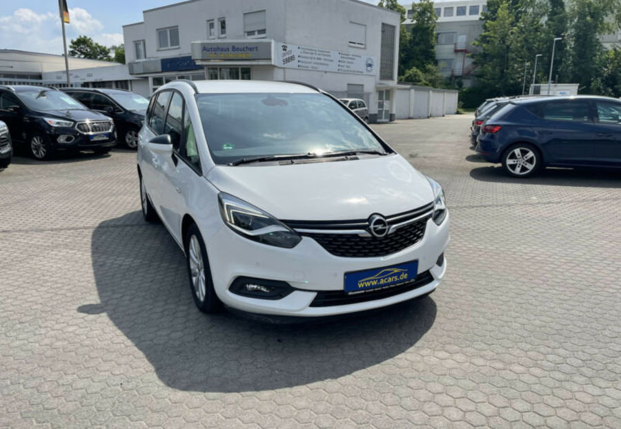 Продам Opel Zafira 2018 года в Киеве