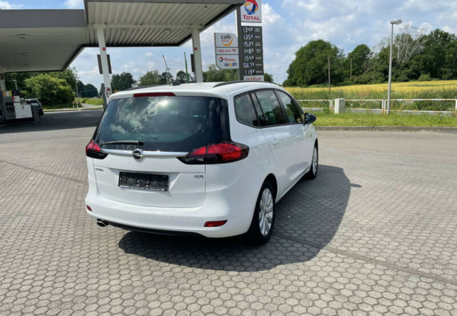 Продам Opel Zafira 2018 года в Киеве