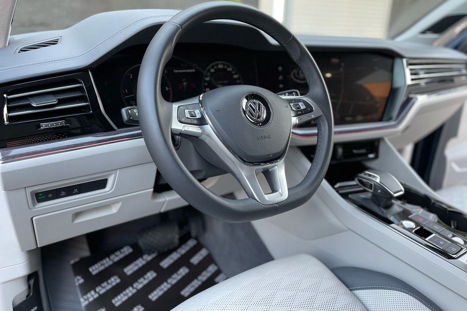 Продам Volkswagen Touareg 2019 года в Киеве