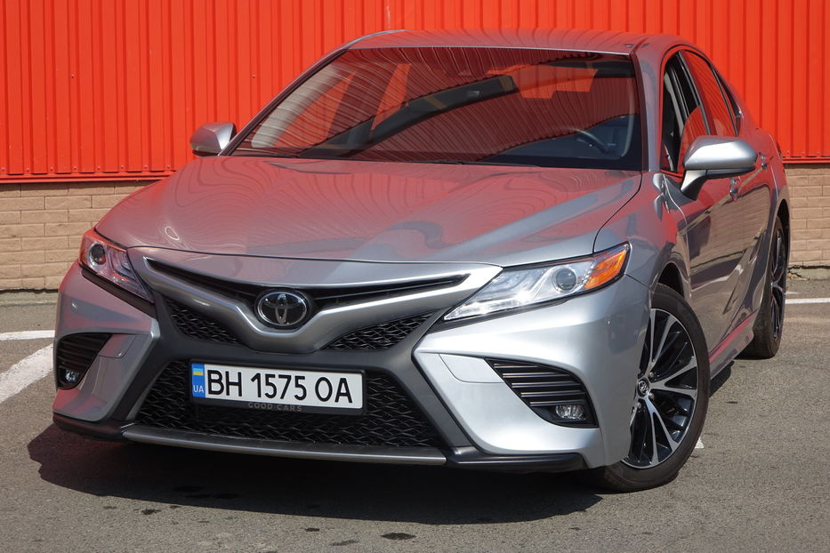 Продам Toyota Camry SE 2018 года в Одессе