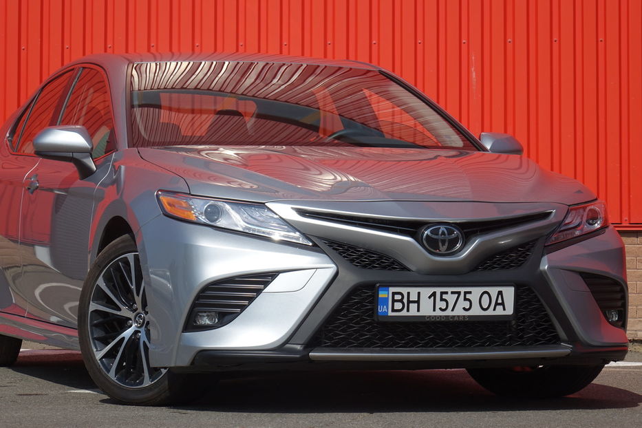 Продам Toyota Camry SE 2018 года в Одессе