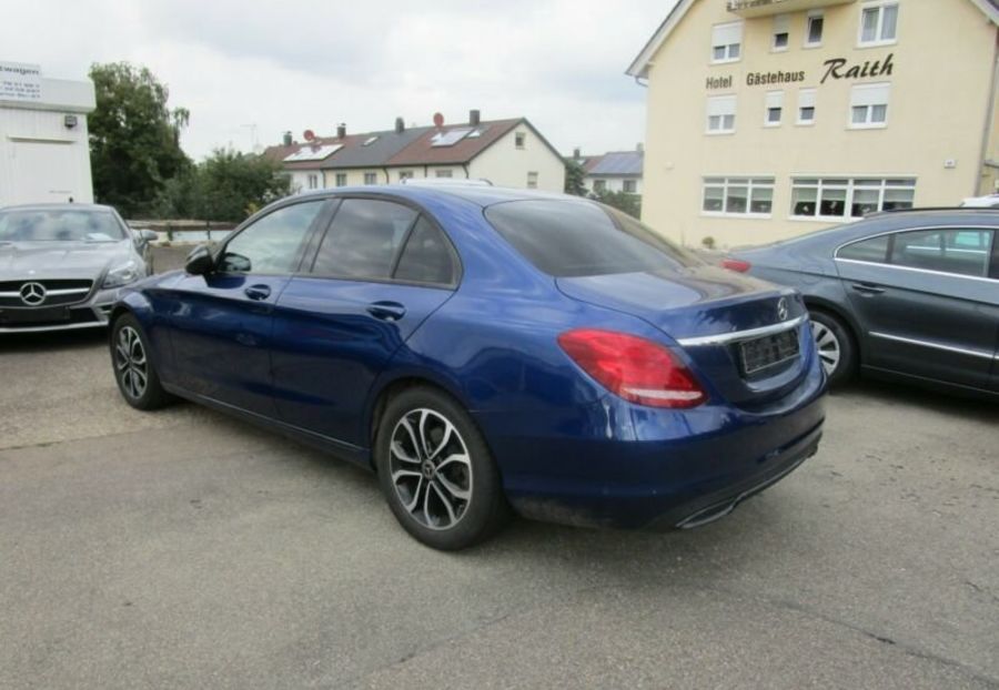 Продам Mercedes-Benz C-Class 220d 2018 года в Киеве