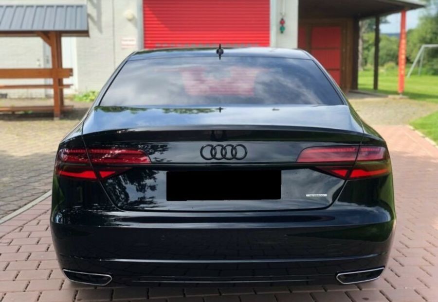 Продам Audi A8 2017 года в Киеве