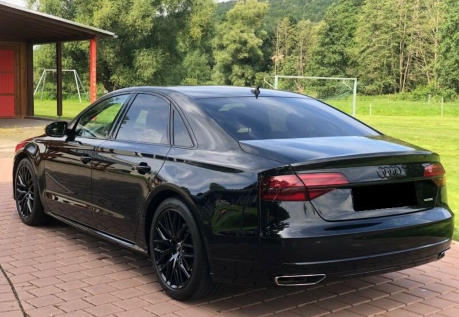 Продам Audi A8 2017 года в Киеве