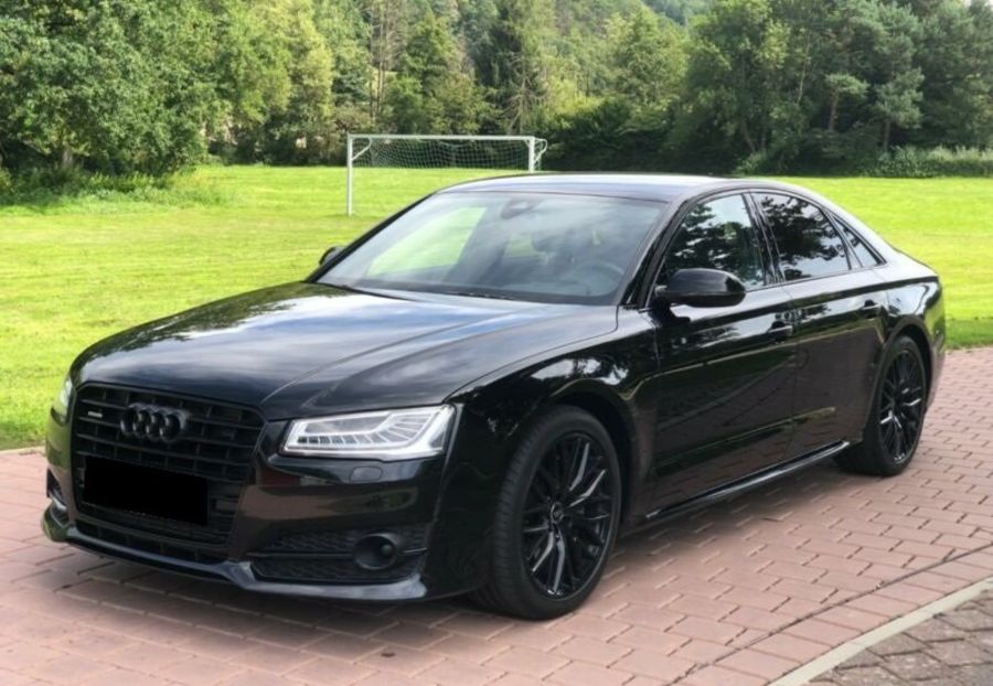 Продам Audi A8 2017 года в Киеве