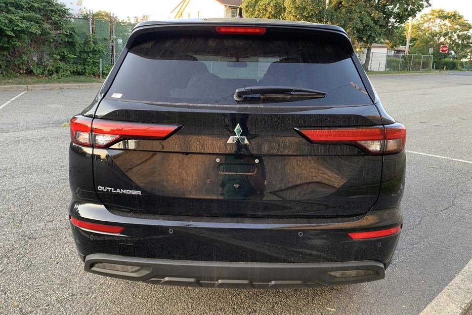 Продам Mitsubishi Outlander ES 2021 года в Киеве