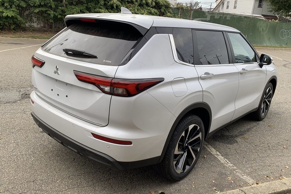 Продам Mitsubishi Outlander AWD 2021 года в Киеве