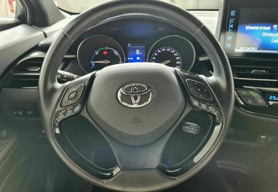 Продам Toyota C-HR Hybrid 2017 года в Киеве
