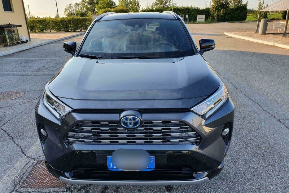 Продам Toyota Rav 4 Hybrid Style  2019 года в Киеве
