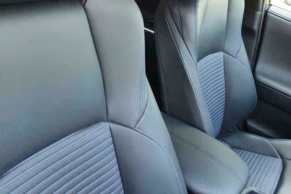 Продам Toyota Rav 4 Hybrid Style  2019 года в Киеве