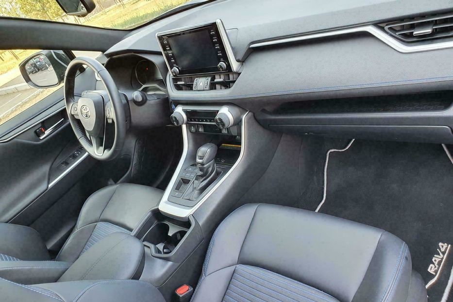 Продам Toyota Rav 4 Hybrid Style  2019 года в Киеве