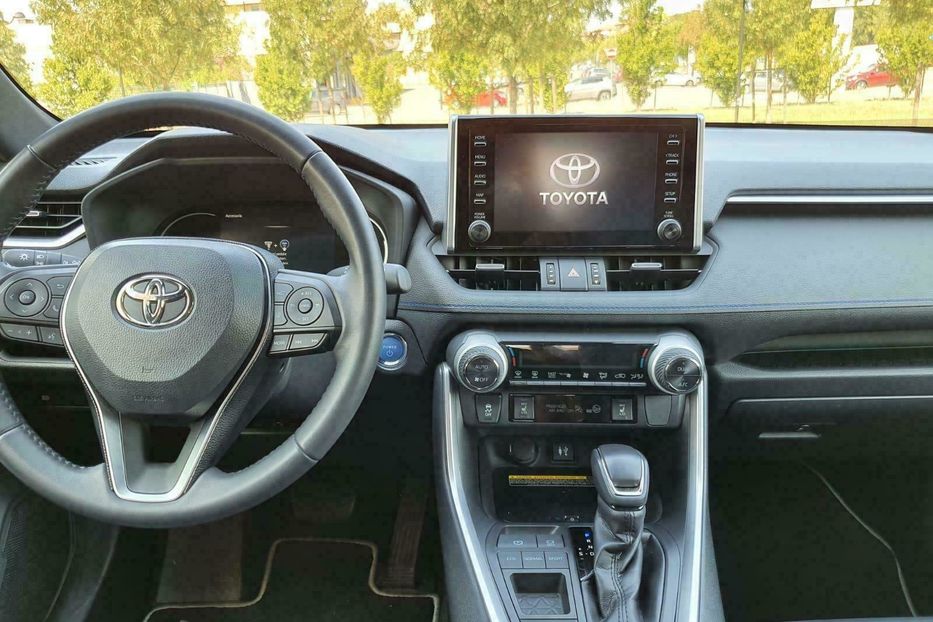 Продам Toyota Rav 4 Hybrid Style  2019 года в Киеве