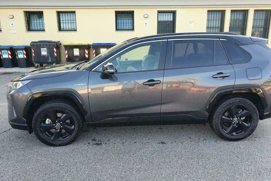 Продам Toyota Rav 4 Hybrid Style  2019 года в Киеве