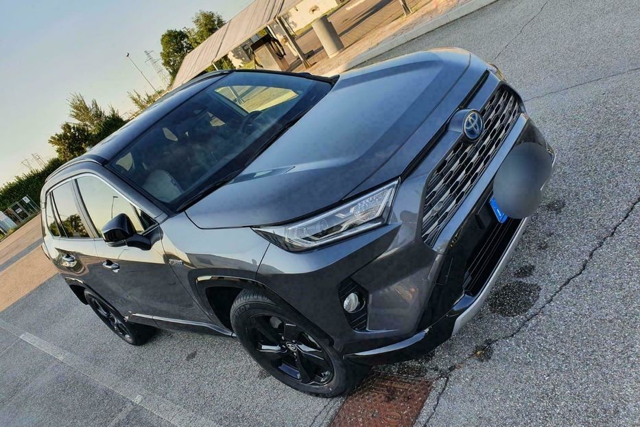 Продам Toyota Rav 4 Hybrid Style  2019 года в Киеве