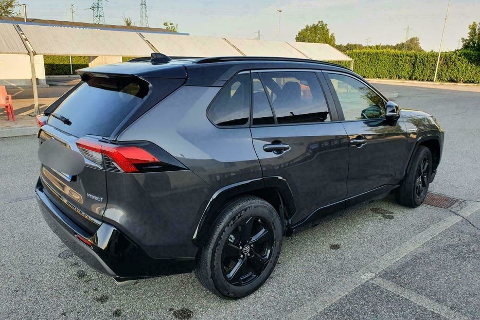 Продам Toyota Rav 4 Hybrid Style  2019 года в Киеве