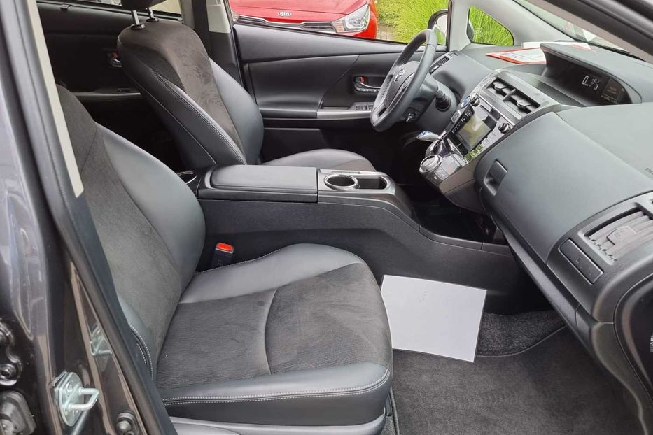 Продам Toyota Prius Plus Comfort 7s 2019 года в Киеве