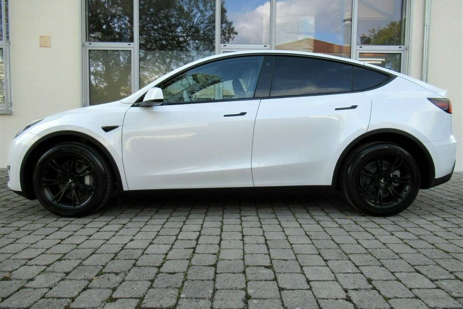 Продам Tesla Model Y LR+AWD 2021 года в Киеве