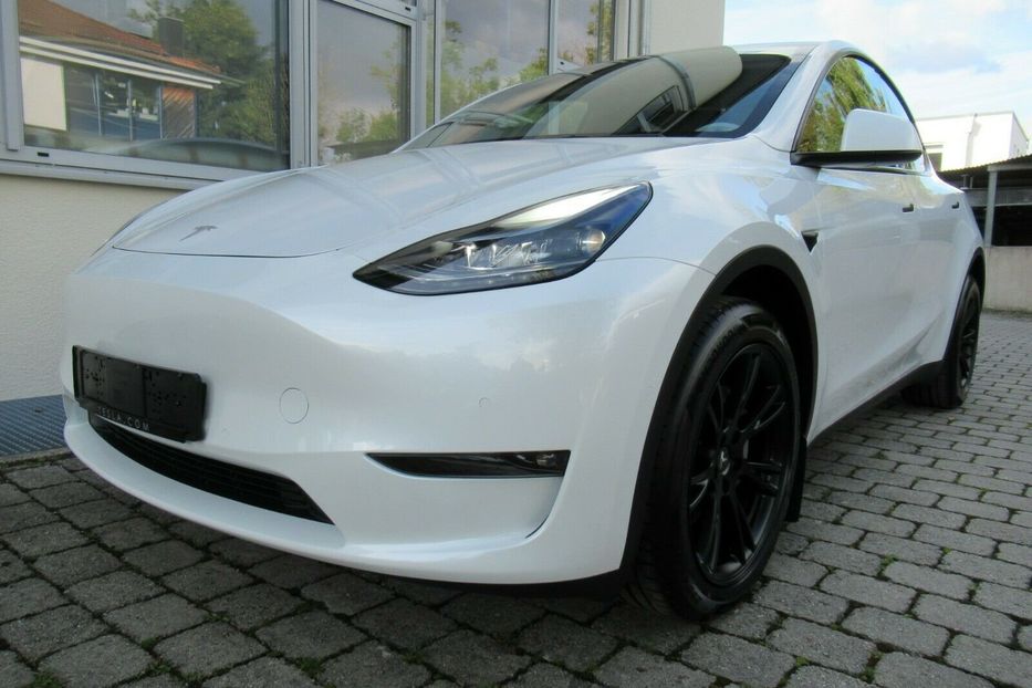 Продам Tesla Model Y LR+AWD 2021 года в Киеве