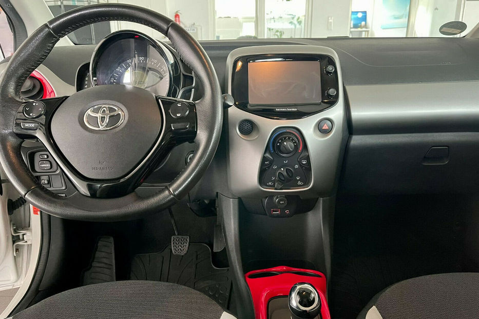 Продам Toyota Aygo X-Play 2016 года в Киеве