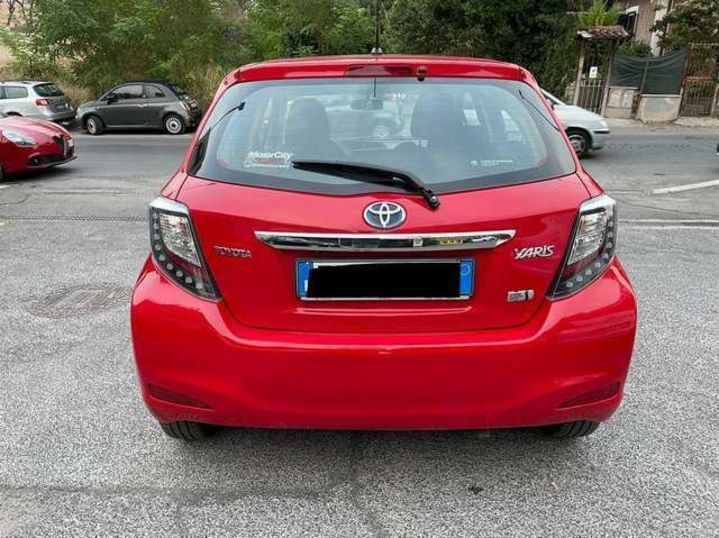 Продам Toyota Yaris Hybrid 2013 года в Киеве