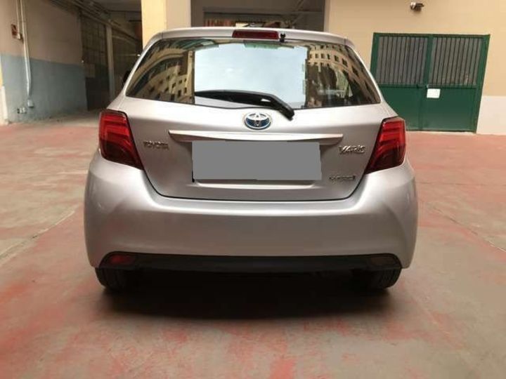 Продам Toyota Yaris Hybrid 2015 года в Киеве