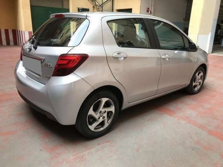 Продам Toyota Yaris Hybrid 2015 года в Киеве