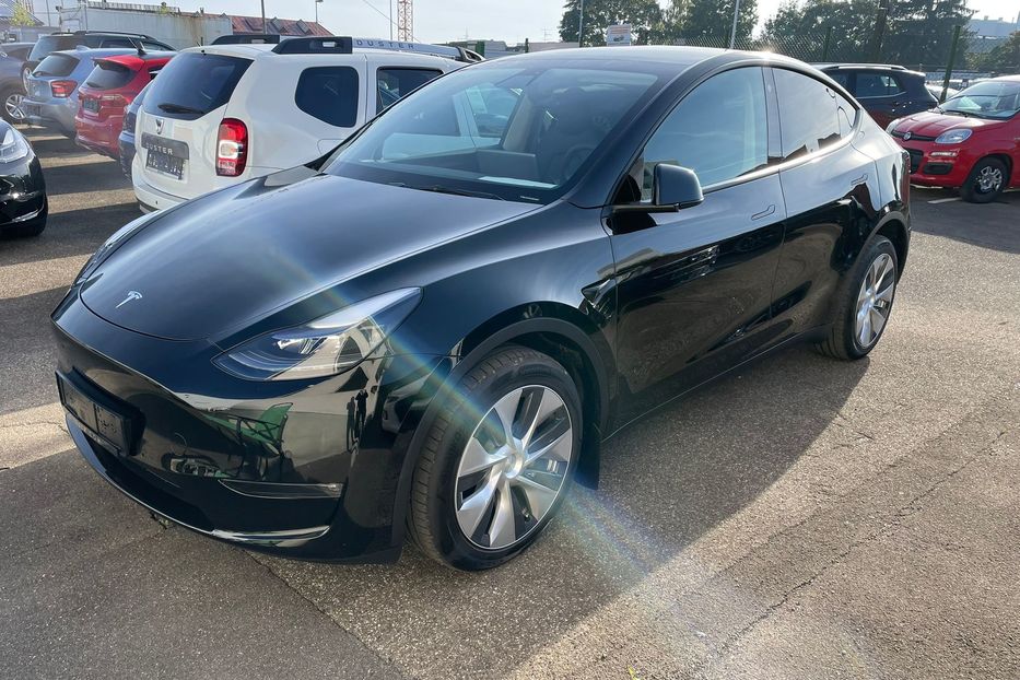 Продам Tesla Model Y Europa Long Range Dual Motor 2021 года в Киеве