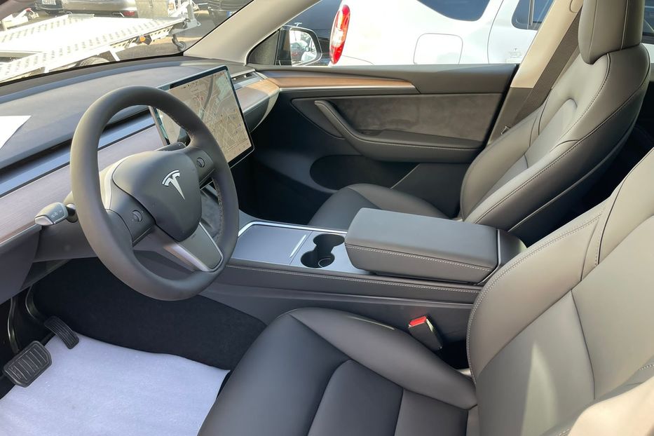 Продам Tesla Model Y Europa Long Range Dual Motor 2021 года в Киеве