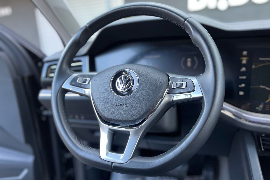 Продам Volkswagen Touareg V6 TFSI 2018 года в Киеве