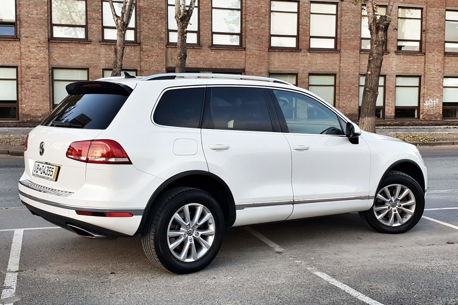 Продам Volkswagen Touareg 2017 года в Киеве