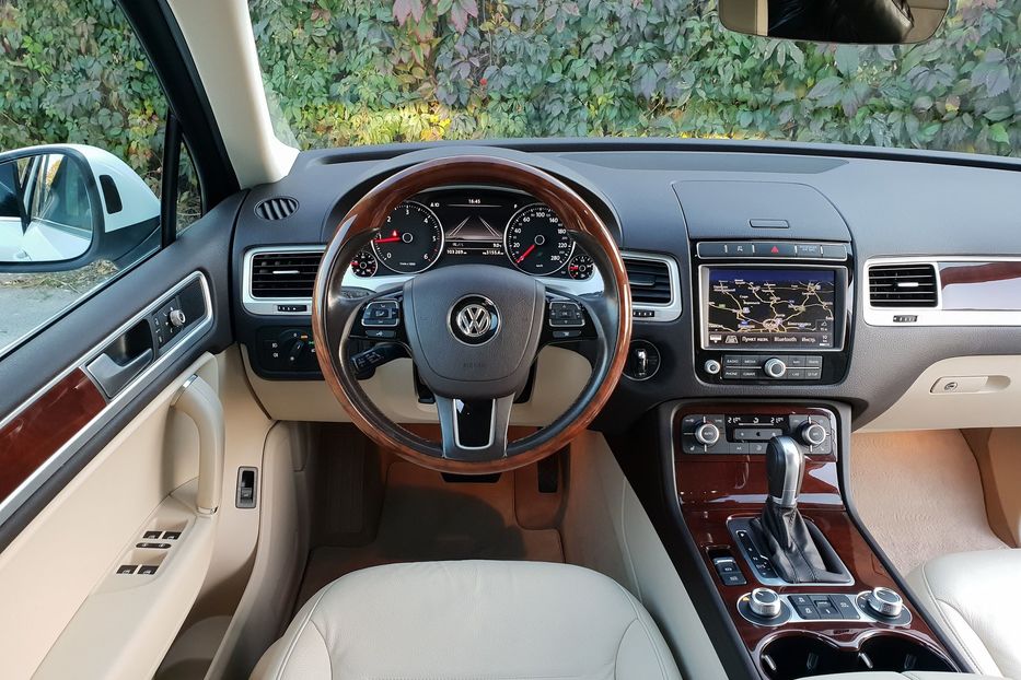 Продам Volkswagen Touareg 2017 года в Киеве