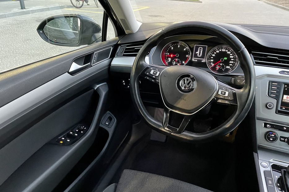 Продам Volkswagen Passat B8 Comfortline 2015 года в Львове