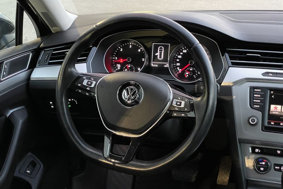 Продам Volkswagen Passat B8 Comfortline 2015 года в Львове