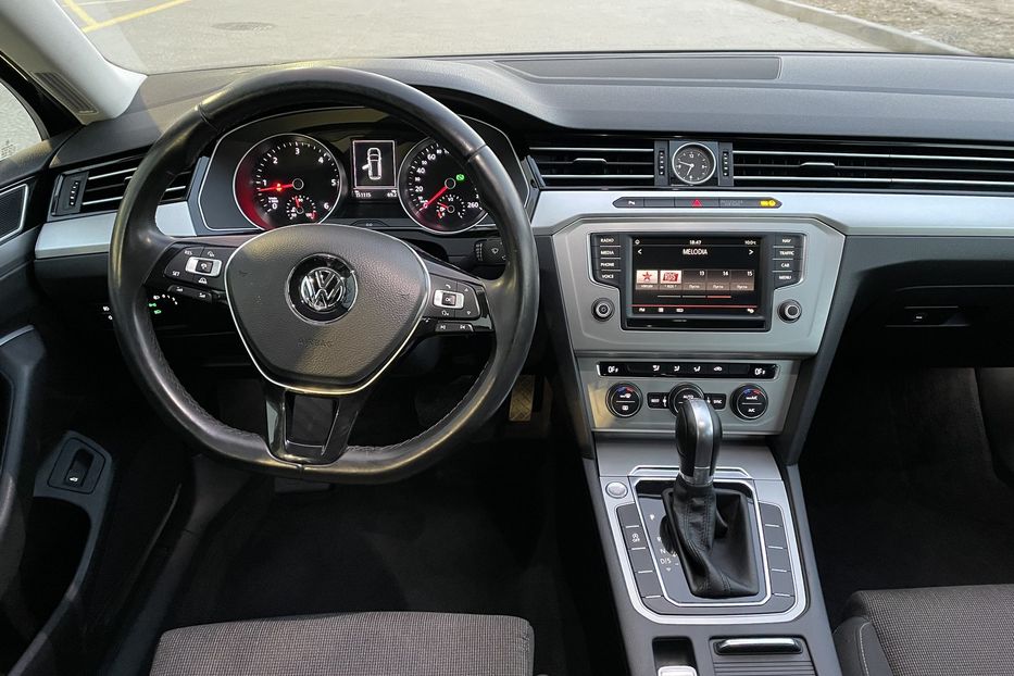 Продам Volkswagen Passat B8 Comfortline 2015 года в Львове