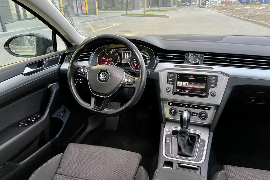 Продам Volkswagen Passat B8 Comfortline 2015 года в Львове